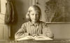 Dina Hofmann 1935 in der alten Schule
